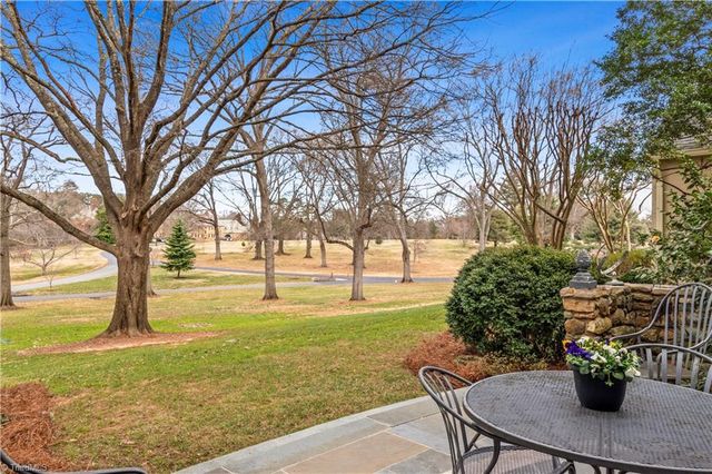 8 Graylyn Place Court, Winston-salem, NC 27106