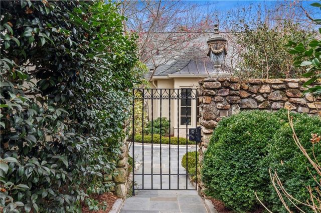 8 Graylyn Place Court, Winston-salem, NC 27106