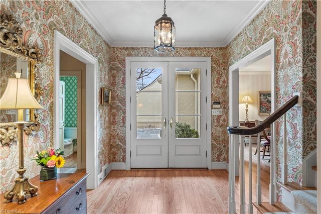 8 Graylyn Place Court, Winston-salem, NC 27106