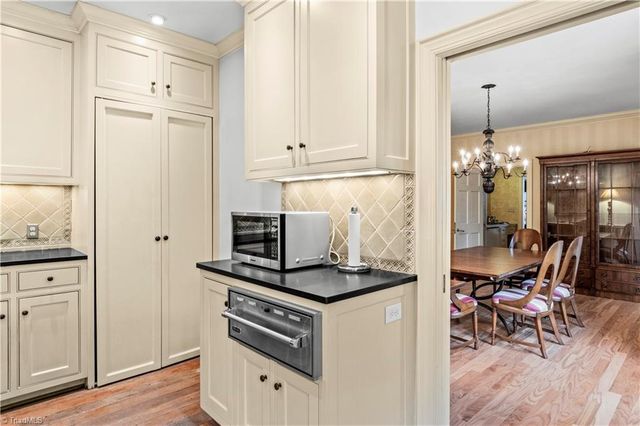 8 Graylyn Place Court, Winston-salem, NC 27106