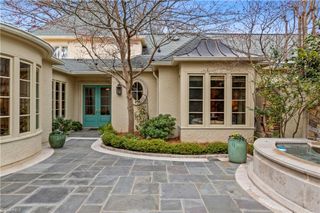 8 Graylyn Place Court, Winston-salem, NC 27106