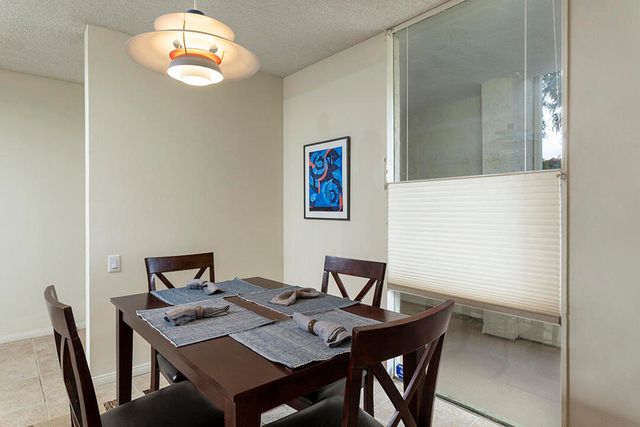 261 E La Verne Way H, Palm Springs, CA 92264