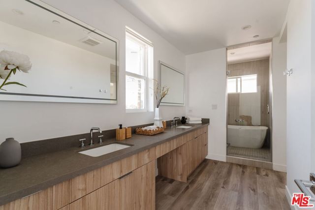 4916 S Centinela Avenue, Los Angeles, CA 90066