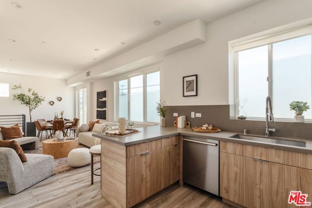 4916 S Centinela Avenue, Los Angeles, CA 90066