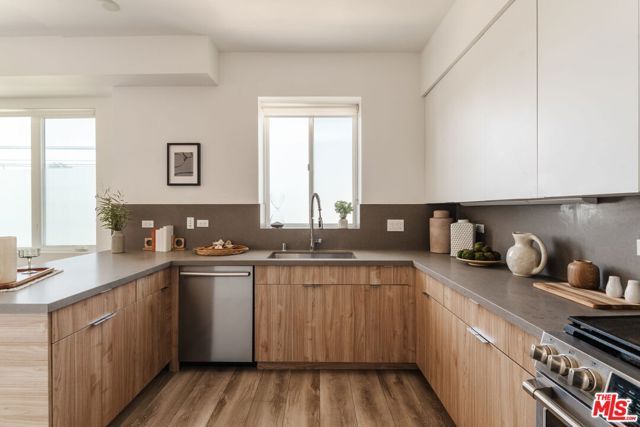 4916 S Centinela Avenue, Los Angeles, CA 90066