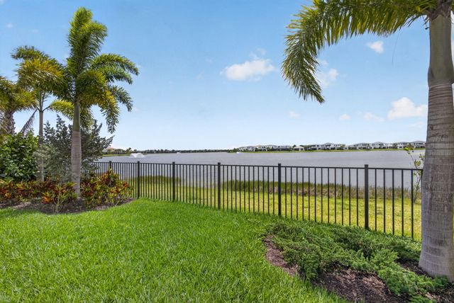 10358 Northbrook Circle, Palm Beach Gardens, FL 33412