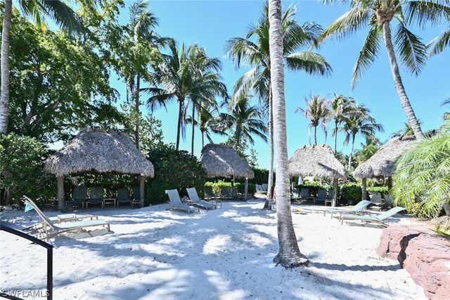 7755 Cottesmore DR, Naples, FL 34113