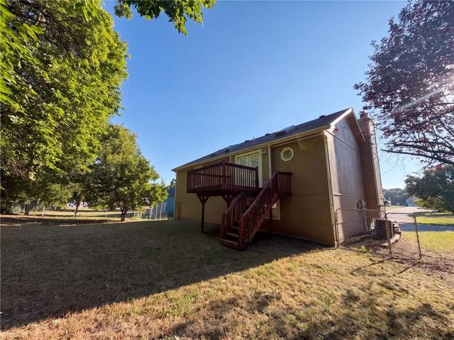 801 Courtland Court, Belton, MO 64012