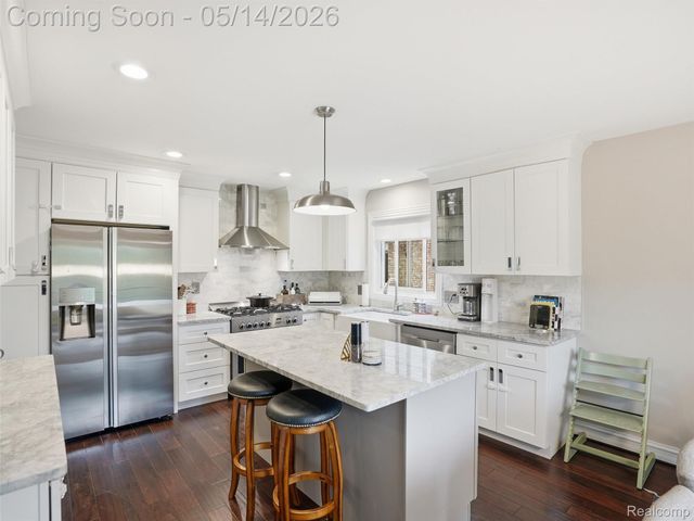2092 Langham Drive, West Bloomfield Charter Township, MI 48323