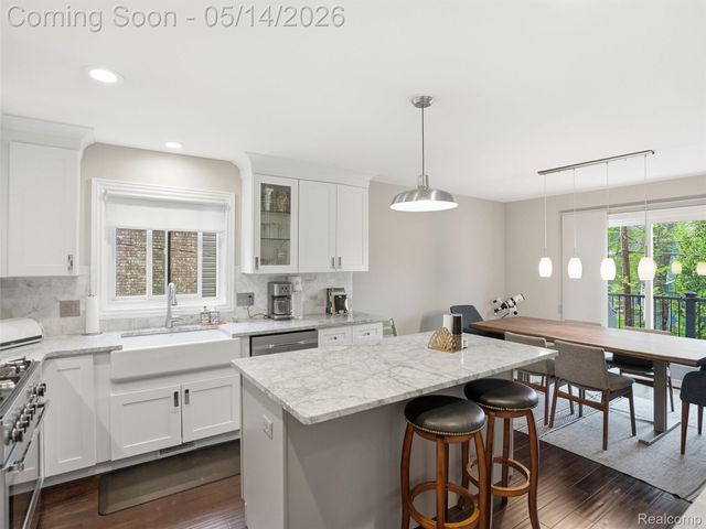 2092 Langham Drive, West Bloomfield Charter Township, MI 48323