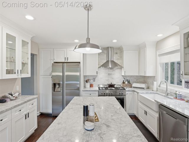 2092 Langham Drive, West Bloomfield Charter Township, MI 48323