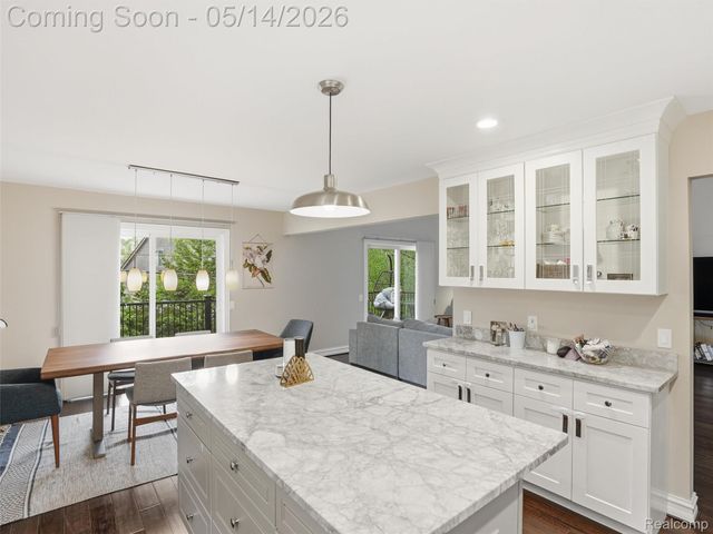 2092 Langham Drive, West Bloomfield Charter Township, MI 48323