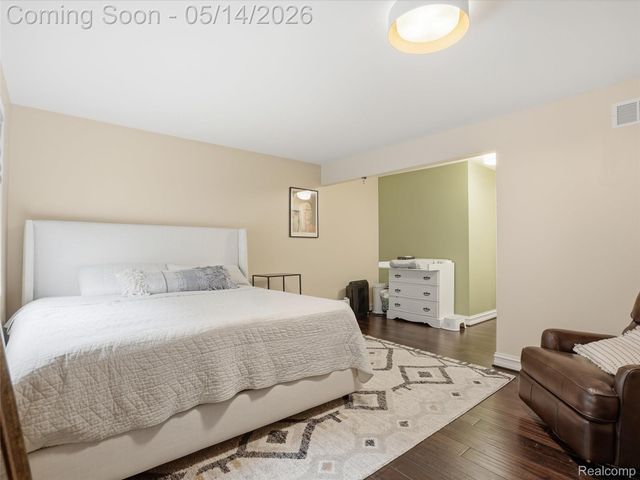 2092 Langham Drive, West Bloomfield Charter Township, MI 48323