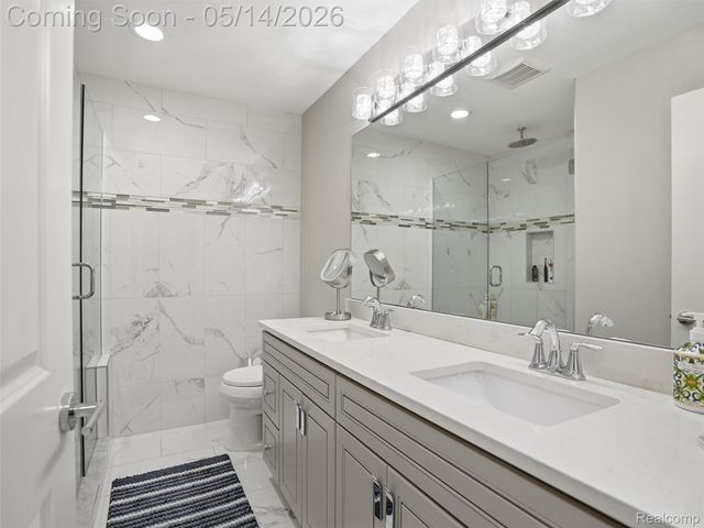 2092 Langham Drive, West Bloomfield Charter Township, MI 48323