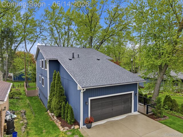 2092 Langham Drive, West Bloomfield Charter Township, MI 48323