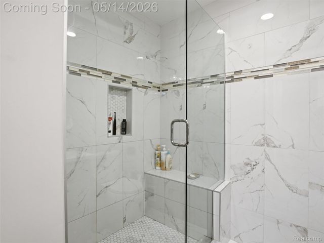 2092 Langham Drive, West Bloomfield Charter Township, MI 48323