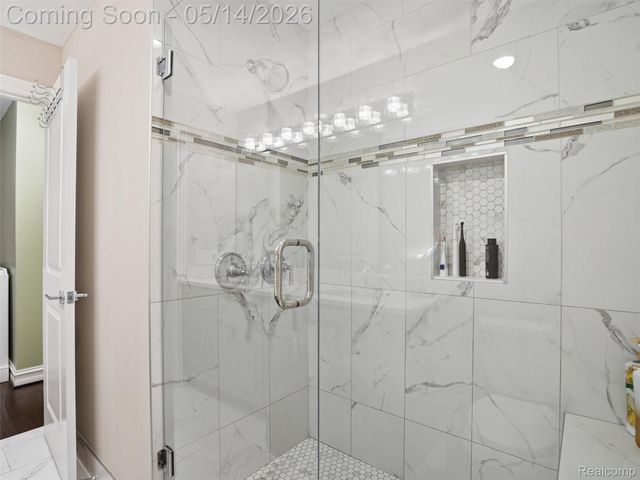 2092 Langham Drive, West Bloomfield Charter Township, MI 48323
