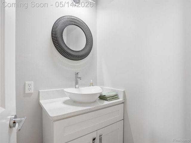 2092 Langham Drive, West Bloomfield Charter Township, MI 48323