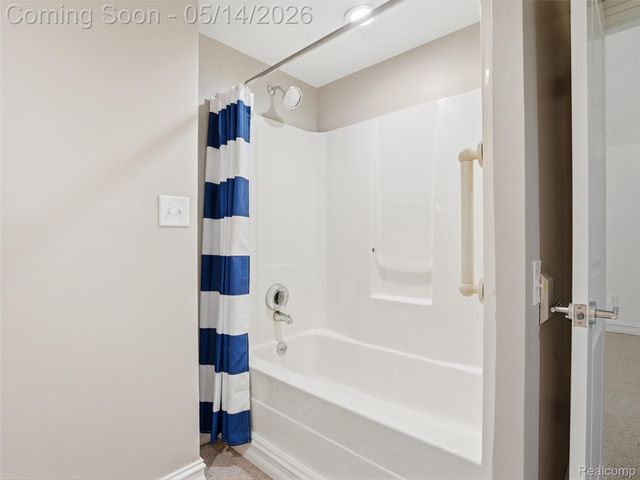 2092 Langham Drive, West Bloomfield Charter Township, MI 48323