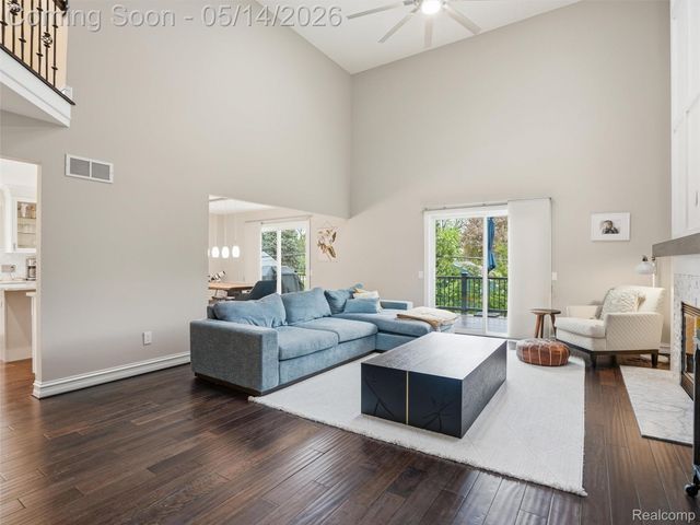 2092 Langham Drive, West Bloomfield Charter Township, MI 48323