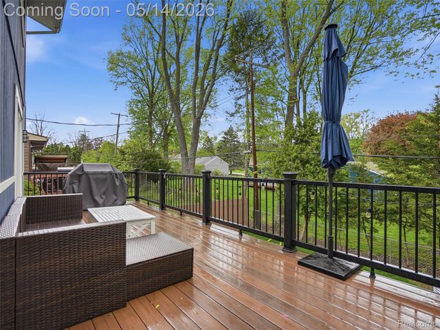 2092 Langham Drive, West Bloomfield Charter Township, MI 48323