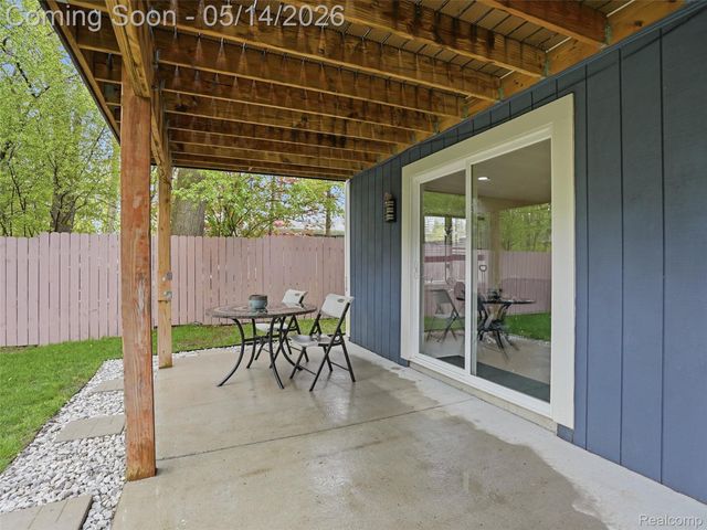 2092 Langham Drive, West Bloomfield Charter Township, MI 48323