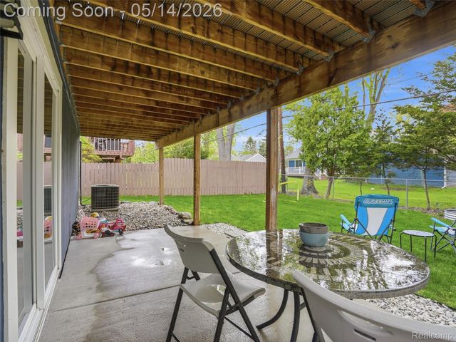 2092 Langham Drive, West Bloomfield Charter Township, MI 48323