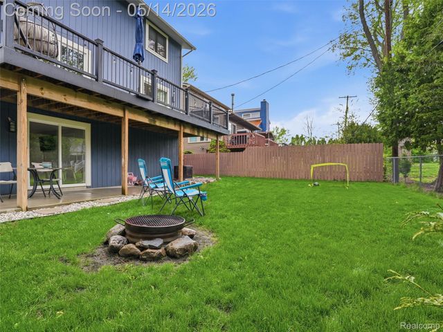 2092 Langham Drive, West Bloomfield Charter Township, MI 48323