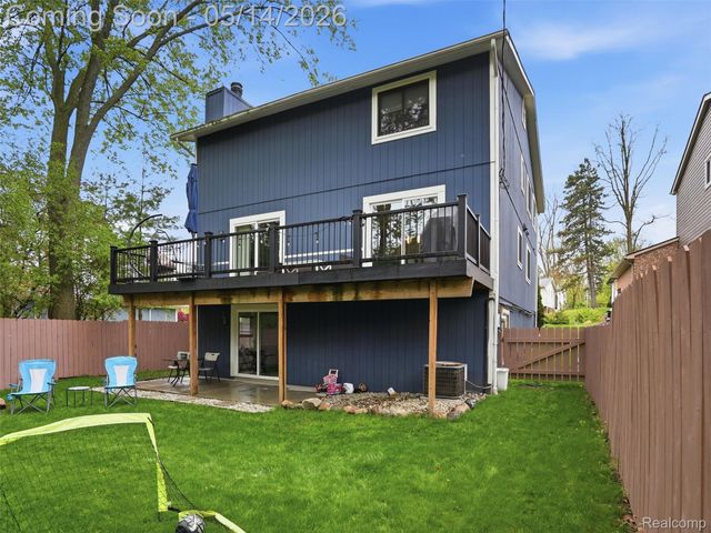 2092 Langham Drive, West Bloomfield Charter Township, MI 48323