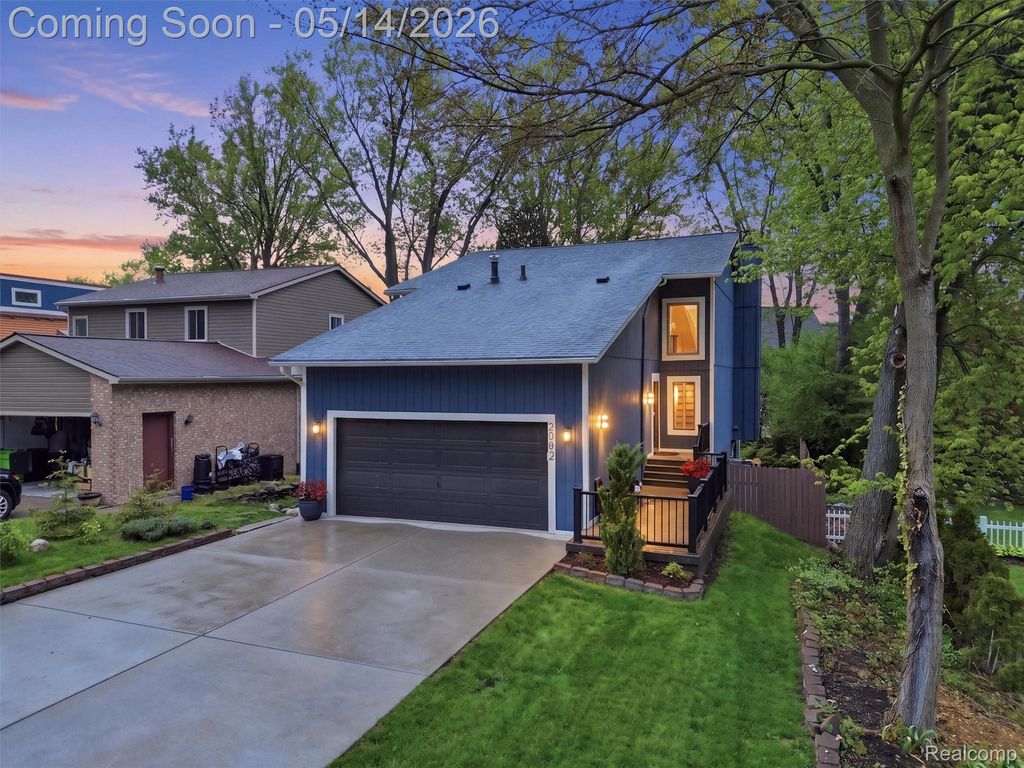 2092 Langham Drive, West Bloomfield Charter Township, MI 48323