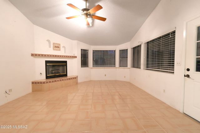 110 W Calle Melendrez, Green Valley, AZ 85614