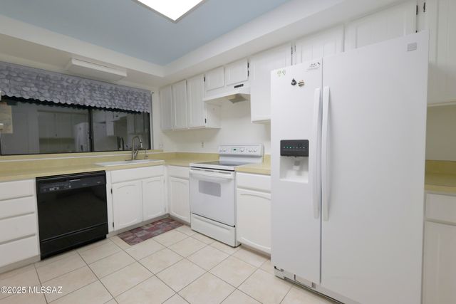 110 W Calle Melendrez, Green Valley, AZ 85614