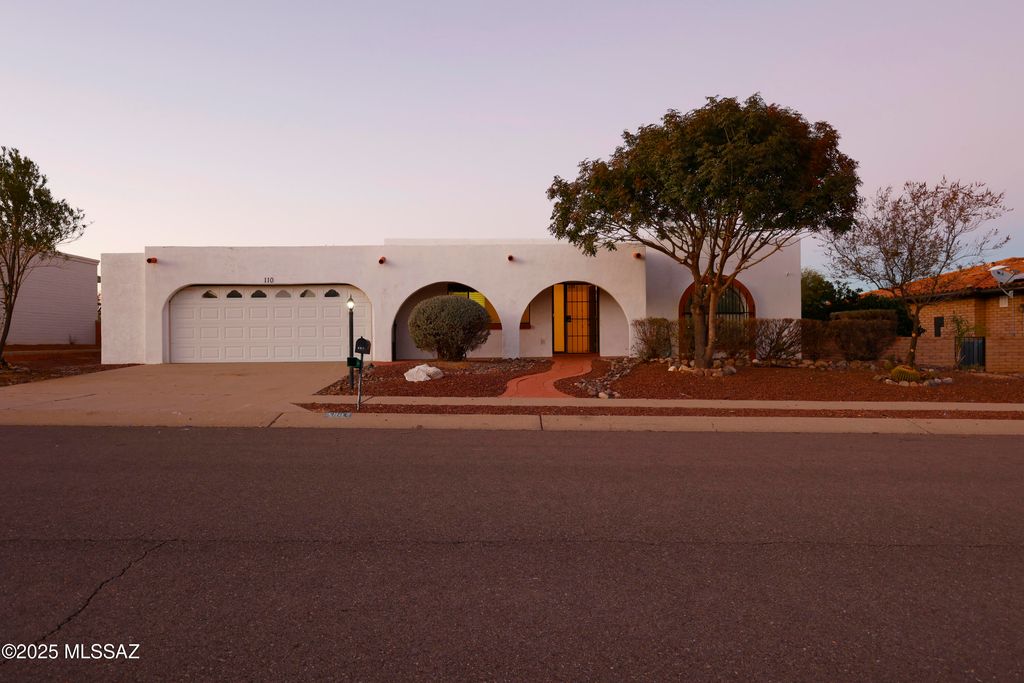 110 W Calle Melendrez, Green Valley, AZ 85614