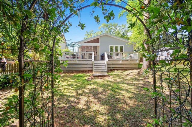 653 Bellangee Avenue, Fairhope, AL 36532