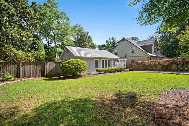 653 Bellangee Avenue, Fairhope, AL 36532