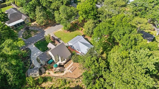 653 Bellangee Avenue, Fairhope, AL 36532