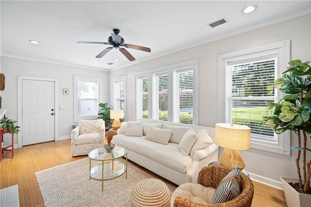 653 Bellangee Avenue, Fairhope, AL 36532