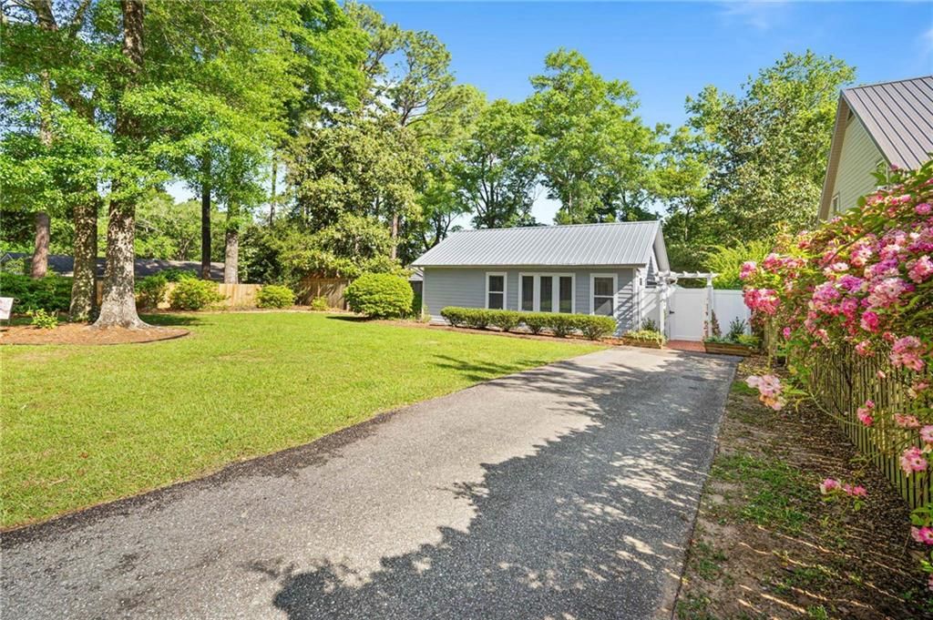 653 Bellangee Avenue, Fairhope, AL 36532