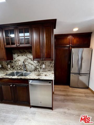 7505 Hampton Avenue 16, West Hollywood, CA 90046