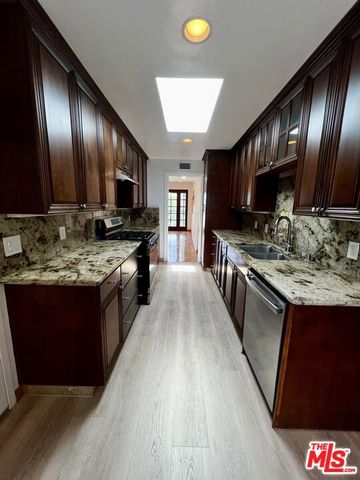 7505 Hampton Avenue 16, West Hollywood, CA 90046