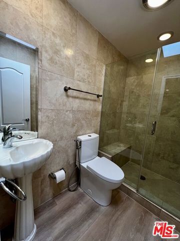 7505 Hampton Avenue 16, West Hollywood, CA 90046