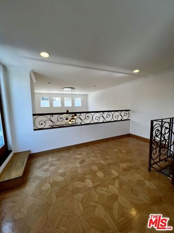 7505 Hampton Avenue 16, West Hollywood, CA 90046