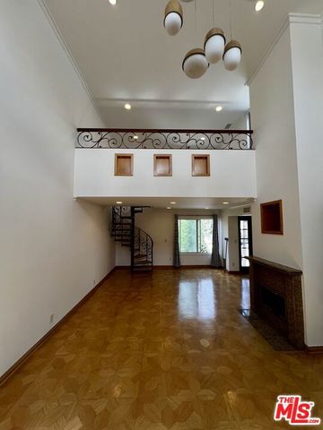 7505 Hampton Avenue 16, West Hollywood, CA 90046