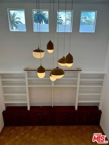 7505 Hampton Avenue 16, West Hollywood, CA 90046