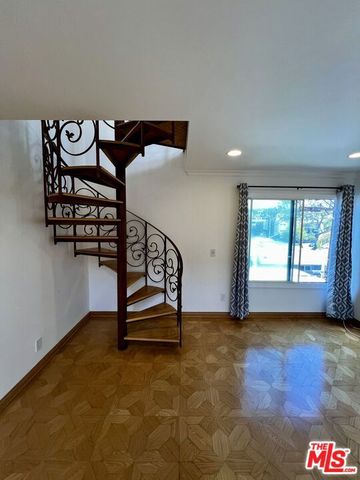 7505 Hampton Avenue 16, West Hollywood, CA 90046