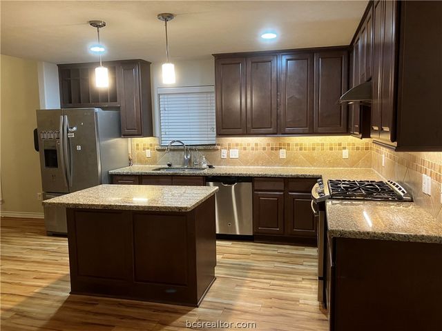 903 Emerald Dove Avenue, College Station, TX 77845