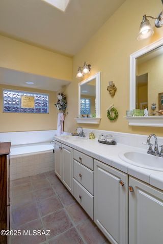 5450 N Crescent Ridge Drive, Tucson, AZ 85718