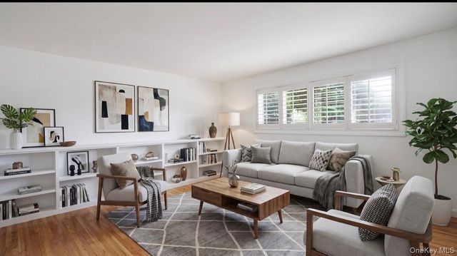 12 Bennington Place, Wheatley Heights, NY 11798