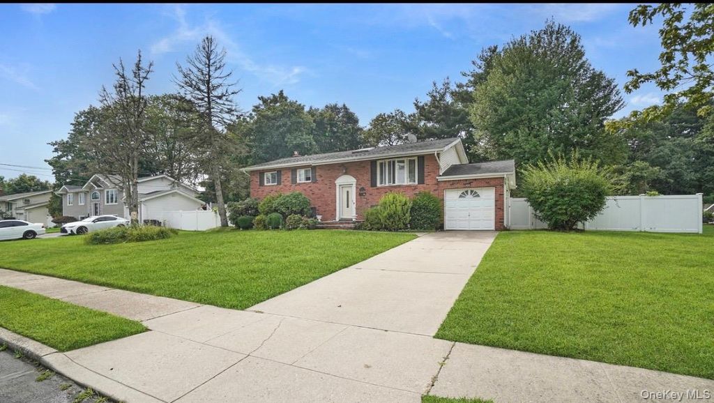 12 Bennington Place, Wheatley Heights, NY 11798 — photo 2