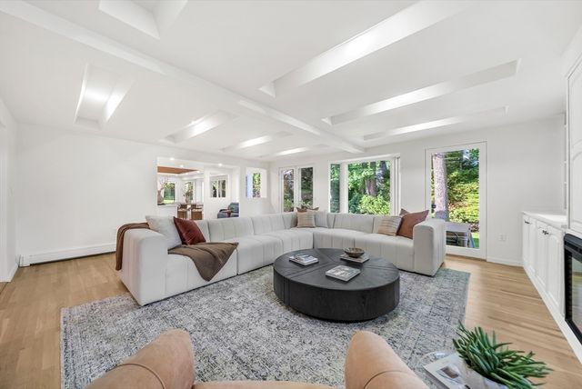 31 Alba Rd, Wellesley, MA 02481